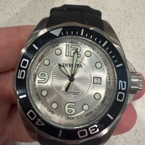 Invicta Men’s Silver Dial Black Bezel Swim Watch rubber band pro diver
